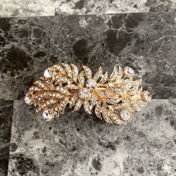 Accessories - (2 for $10) NWOT Rhinestone / Gold Hair Clip